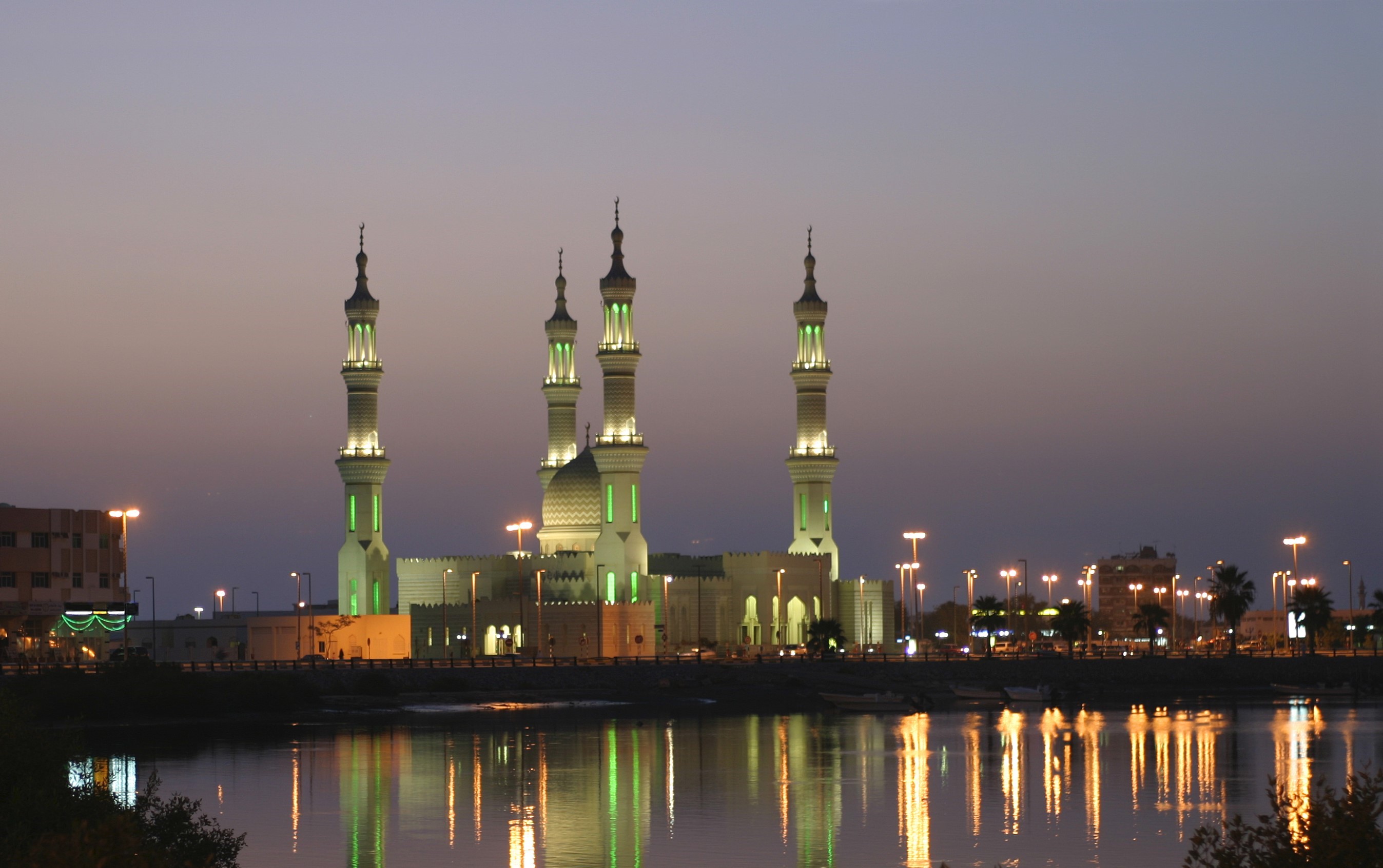 Sheikh Zayed Mosque at sunset, Ras Al Khaimah, UAE