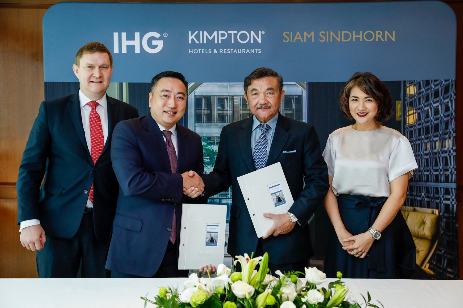 Kimpton Hotels - Signing