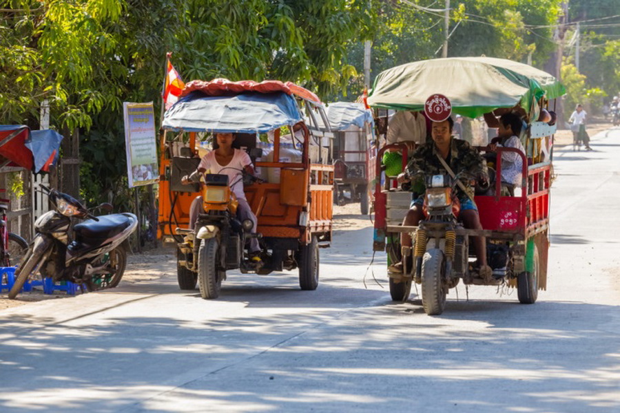 2 tuk tuks in Myanmar