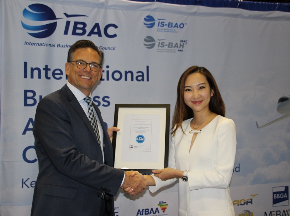 Jenny Lau receiving IS-BAO level 3 from IBAC