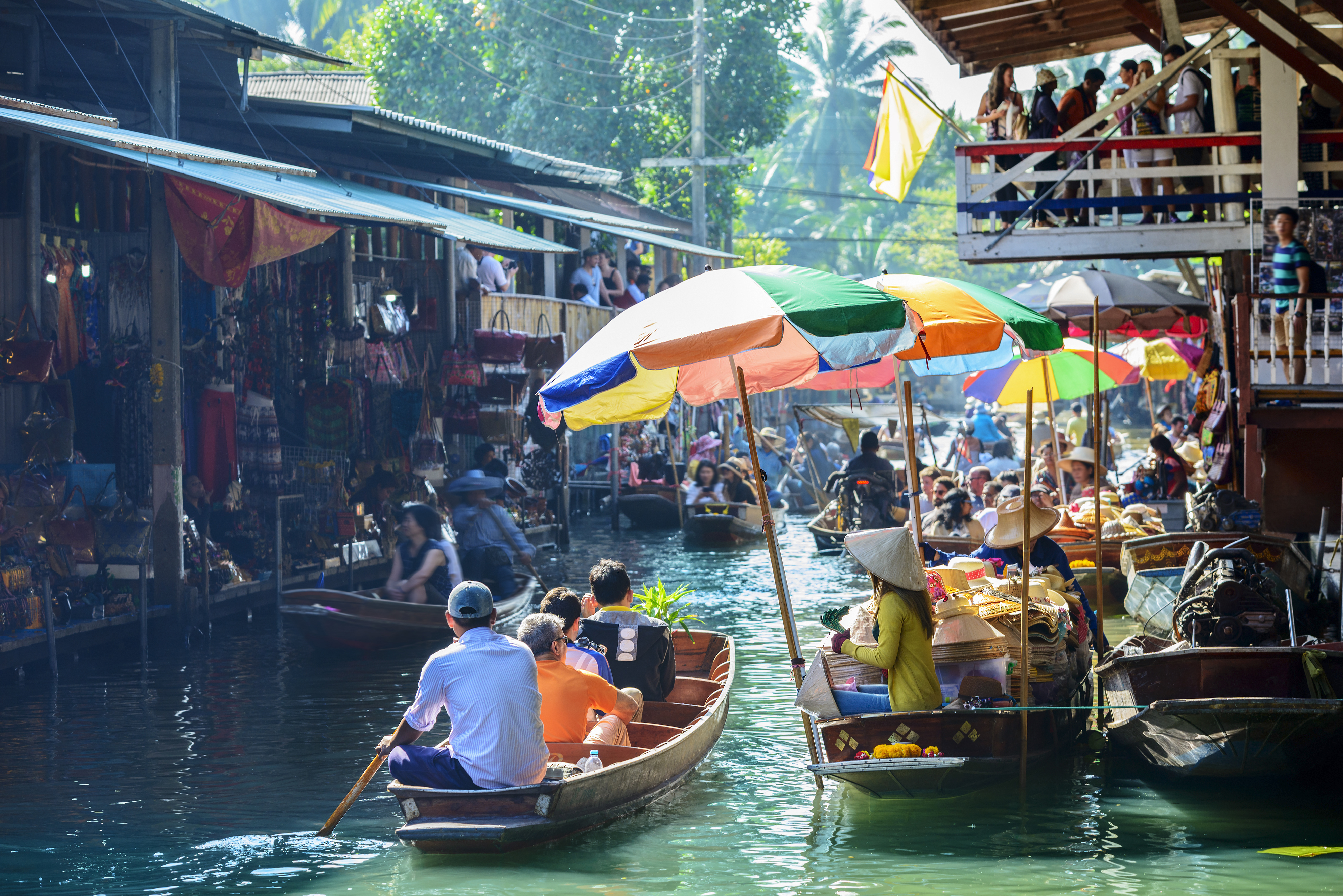 Жизнь тайцев. Плавучий рынок Дамноен Садуак. Плавучий рынок в Бангкоке. Плавучий рынок в Тайланде. Дамноен Садуак Бангкок.