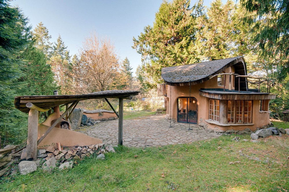 Unique Cob Cottage, Mayne Island, Canada