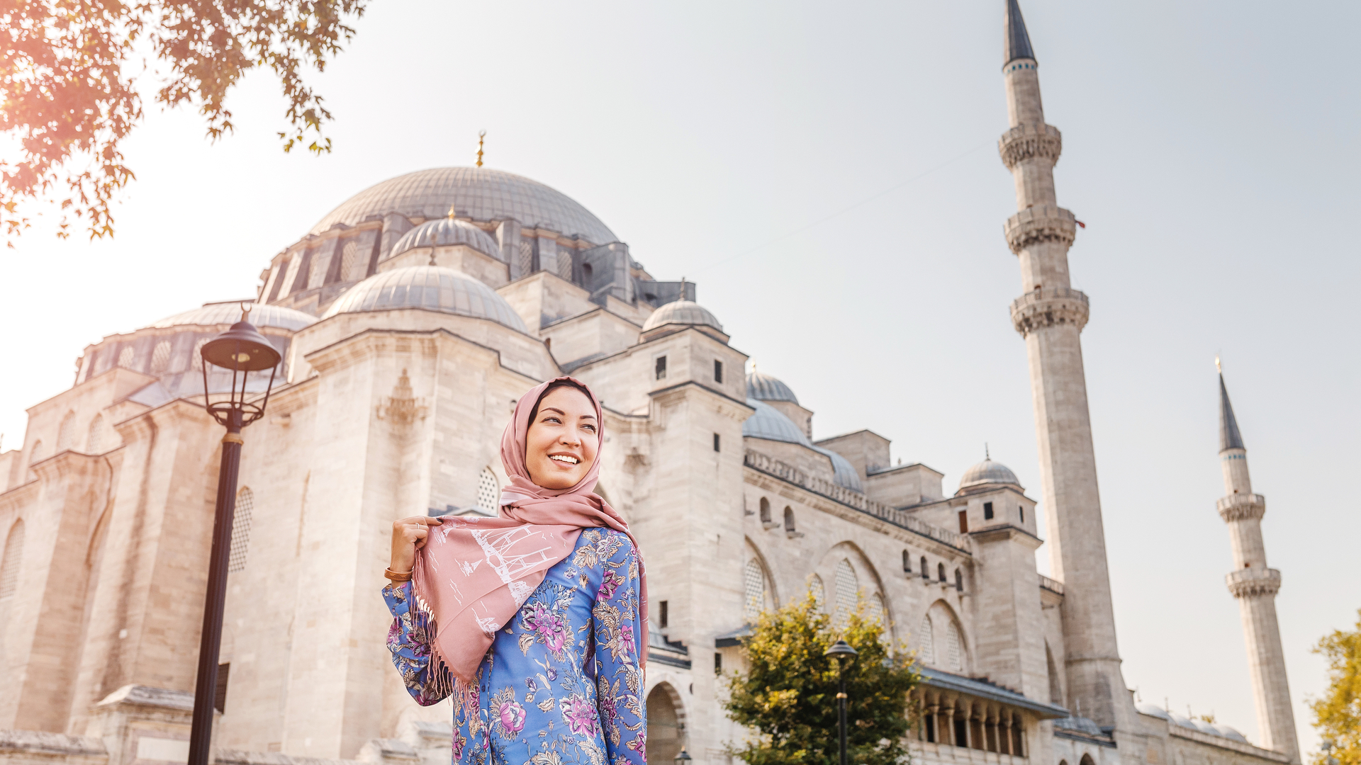 muslim woman travel