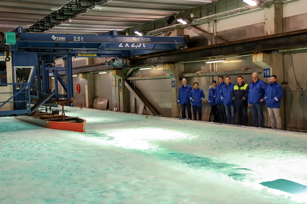 Seabourn Venture - Ice tank test