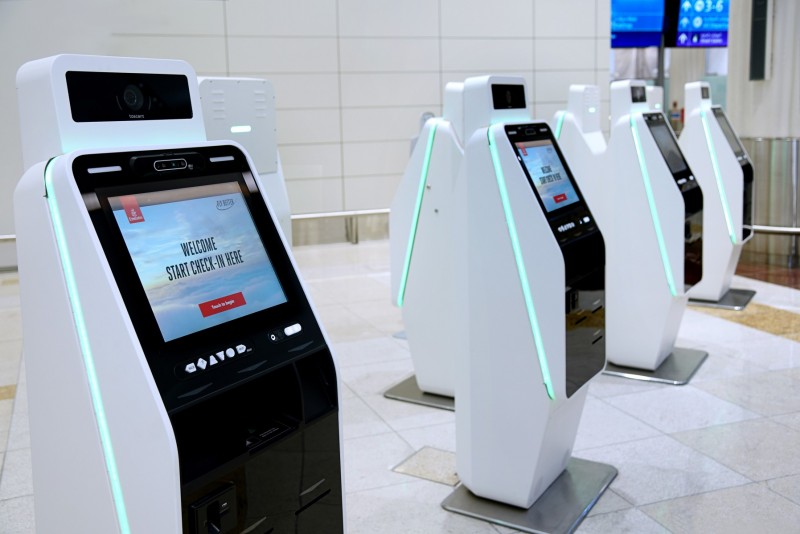Emirates introduces touchless check-in kiosks